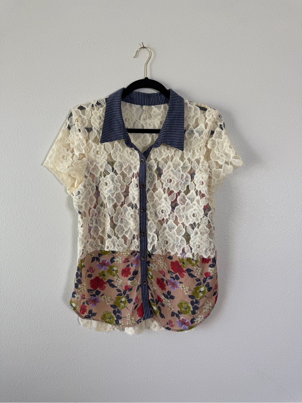 BKE floral and lace button up short sleeve blouse